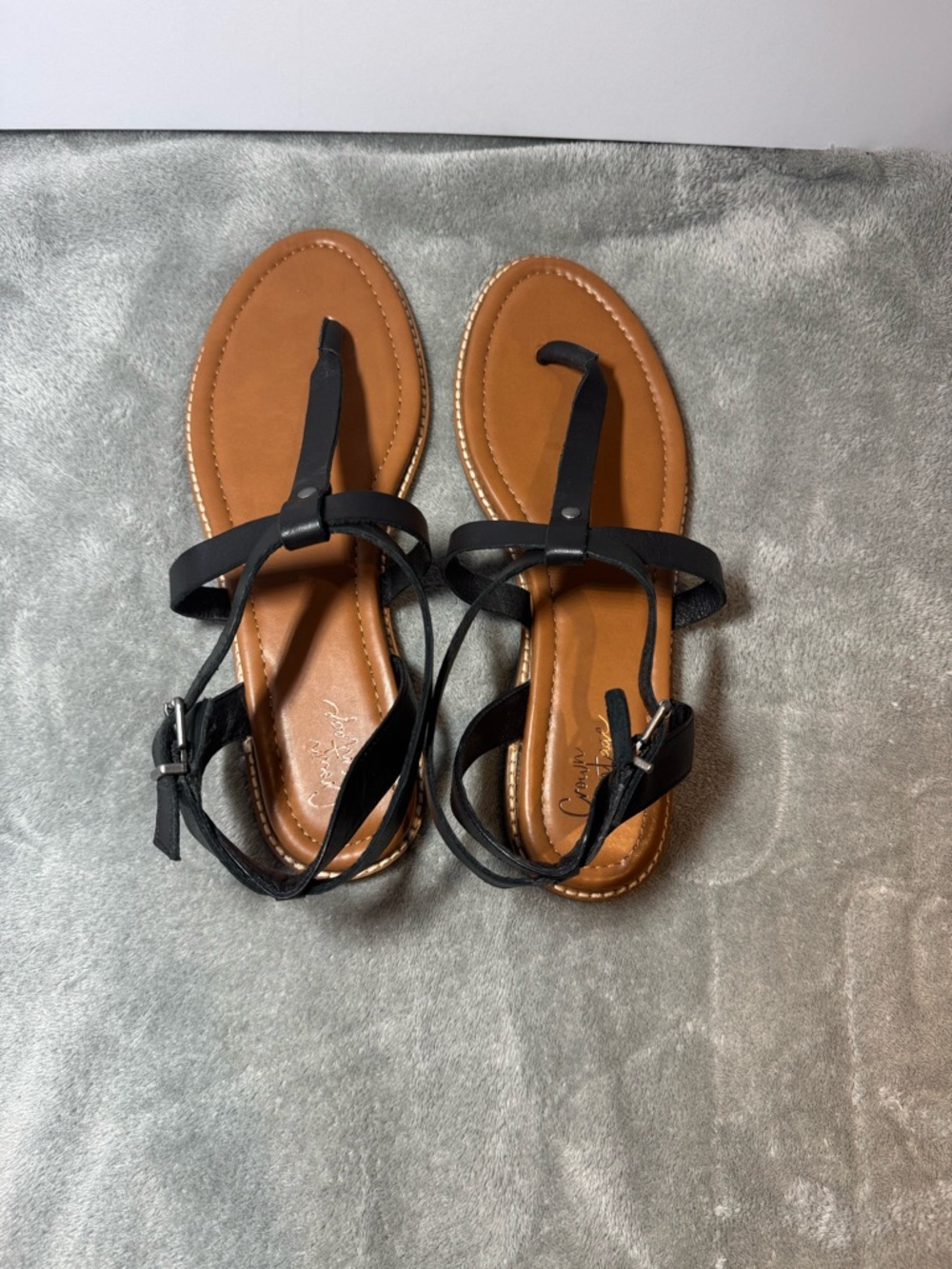 NEW Crown Vintage Black Thong
Sandals with Twisted Straps Size 9.5
